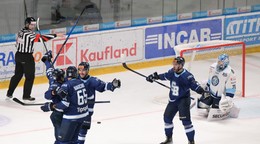 Na snímke radosť hráčov Bratislavy po góle v zápase 14. kola hokejovej Tipsport ligy medzi HK Nitra a HC Slovan Bratislava.