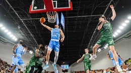 Na snímke zľava Raynere Thomtom (Slovan), Justin McGill (Levice), Viktor Kovačevič (Slovan) a Alex Krajčovič (Levice) počas zápasu 7. kola TIPOS SBL.