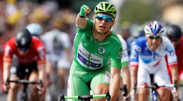 Nemecký šprintér Marcel Kittel vyhráva etapu na Tour de France 2017. 