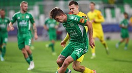 Na snímke  v popredí sprava Patrik Iľko (Žilina) a Taras Bondarenko (Prešov) bojujú o loptu.