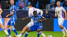 Kelvin Ofori (Slovan) v zápase s Komárnom.