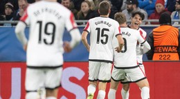 Rayo Vallecano oslavuje gól.