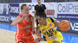 Na snímke sprava Rand Brown (Young Angels Košice) a Mária Štefančová (MBK Ružomberok).