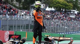 Lando Norris oslavuje výhru