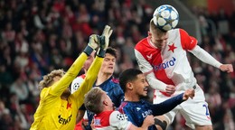 Momentka zo zápasu Ligy majstrov medzi Slaviou Praha a Arsenalom.