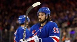 Švédsky útočník Mika Zibanejad (93).