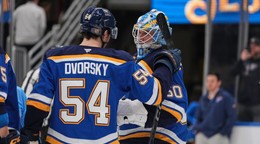 Dalibor Dvorský oslavuje gól v zápase NHL.