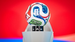 Oficiálna futbalová lopta MS 2026 s názvom Trionda.
