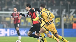 Na snímke vpravo hráč DAC Taras Kačaraba a hráč Trnavy Luka Chorkeli počas zápasu 17. kola futbalovej Niké ligy.