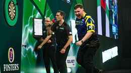 Anglický šípkar Luke Littler.