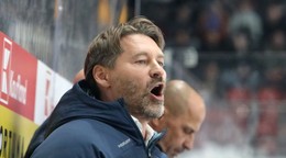 Na snímke hlavný tréner slovenskej hokejovej reprezentácie Vladimír Országh počas zápasu Vianočného Kaufland Cupu.