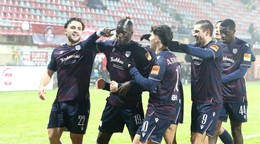 Na snímke hráči Dunajskej Stredy sa teší z gólu počas zápasu 18. kola.