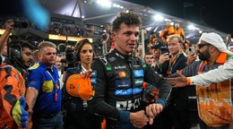 Lando Norris oslavuje zisk majstrovského titulu.