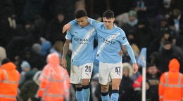 Savinho a Phil Foden.