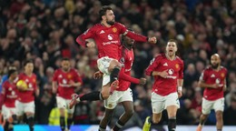 Manchester United oslavuje gól.