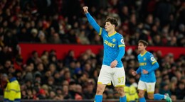 „Ladislav Krejčí z Wolverhampton Wanderers oslavuje po strelení gólu počas zápasu medzi Manchester United a Wolverhampton Wanderers.