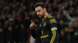 Bruno Fernandes oslavuje gól v sieti Wolverhamptonu Wanderers.