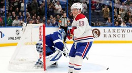 Hráč Montrealu Cole Caufield (13).