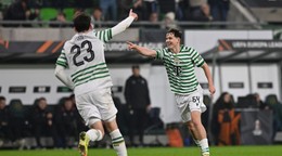 Futbalisti Ferencvárosu oslavujú gól.