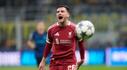 Andrew Robertson v drese Liverpoolu.