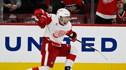 Hokejista Detroitu Red Wings Patrick Kane sa teší z gólu.