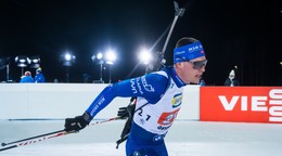 Tomáš Sklenárik počas pretekov v Östersunde.