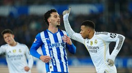 Kylian Mbappé oslavuje gól proti Alavesu.