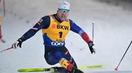 Lucas Chanavat finišuje vo finále šprintu.