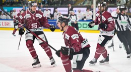 Filip Chlapík z Prahy oslavuje po strelení gólu počas zápasu medzi HC Sparta Praha a tímom Kanady na turnaji Spengler Cup.