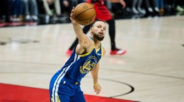 Stephen Curry v zápase proti Portlandu.