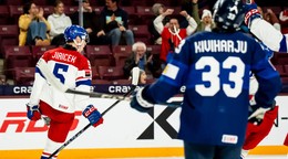 Adam Jiříček sa teší z gólu v zápase Česko - Fínsko na MS v hokeji U20 2026.