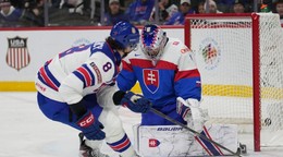 Brankár Michal Prádel inkasuje gól v zápase Slovensko - USA.