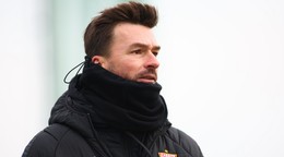 Hlavný tréner Górniku Zabrze Michal Gašparík sleduje svojich zverencov v prípravnom zápase MŠK Žilina - Górnik Zabrze.