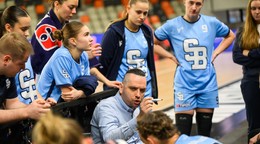 Uprostred tréner BC Slovan Aleksandar Tomič. 