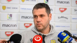 Tréner DAC Dunajskej Stredy Branislav Fodrek.