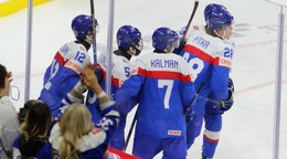 Radosť slovenských hokejistov po strelení gólu na MS U20 2026.
