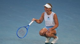 Maddison Inglisová v zápase s Igou Swiatekovou.