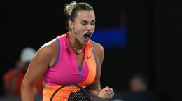 Aryna Sabalenková reaguje v semifinále Australian Open 2026.