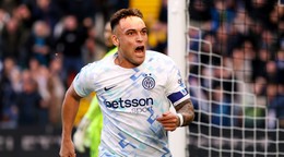 Lautaro Martinez sa teší z gólu v drese Interu Miláno.