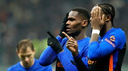 Futbalisti Interu Miláno oslavujú gól.