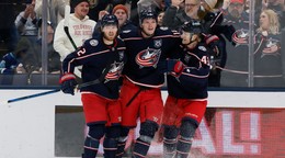 Hráči Columbusu sa radujú z gólu.