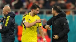 Ismail Yuksek (vľavo) a tréner Domenico Tedesco.