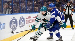 Slovenský hokejista Pavol Regenda (vľavo) v zápase Tampa Bay Lightning - San Jose Sharks.