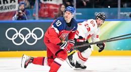 Český kapitán Roman Červenka v zápase proti Kanade na ZOH 2026.