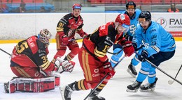 Na snímke vpredu zľava Samuel Vyletelka, Lukáš Hamráček (obaja Prešov), Róbert Varga (Bratislava).