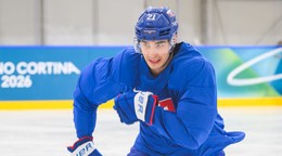Na snímke hokejista Adam Ružička počas tréningu slovenskej hokejovej reprezentácie pred zimnými olympijskými hrami v Miláne.