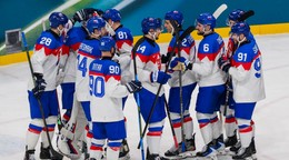 Hráči Slovenska sa tešia z výhry.