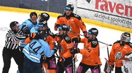 Na snímke šarvátka počas zápasu 44. kola hokejovej Tipsport ligy HC Košice - HC Slovan Bratislava.