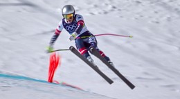 Lindsey Vonnová tesne pred desivým pádom v zjazde na ZOH 2026 v Cortine.  