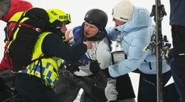 Fín Elias Lajunen so zdravotníkom.